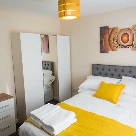 Salford Holiday Apartment Manchester Bagian luar foto