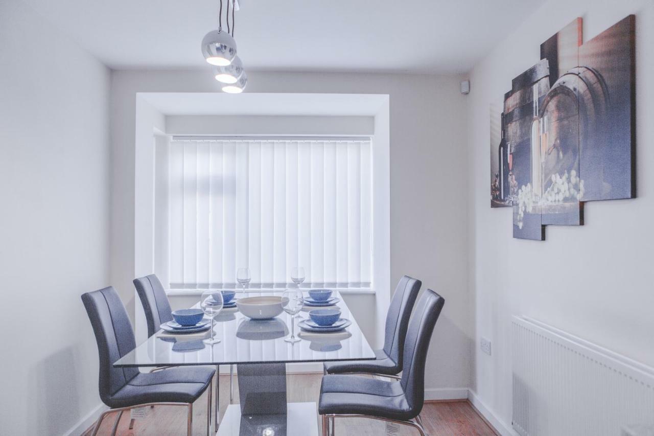 Salford Holiday Apartment Manchester Bagian luar foto
