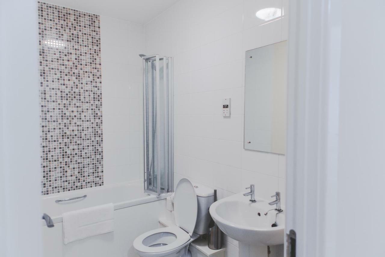 Salford Holiday Apartment Manchester Bagian luar foto