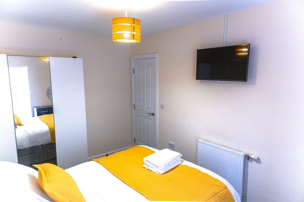 Salford Holiday Apartment Manchester Bagian luar foto