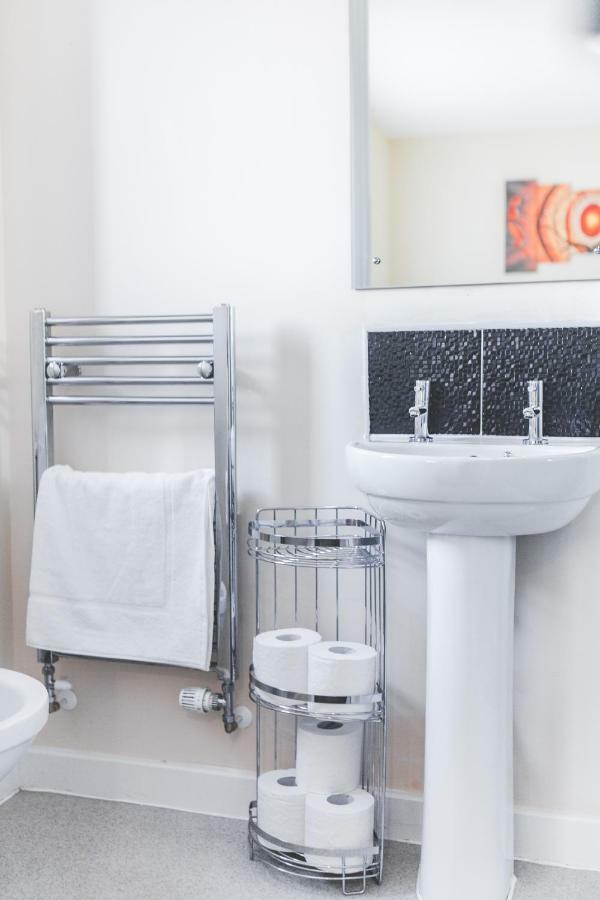 Salford Holiday Apartment Manchester Bagian luar foto