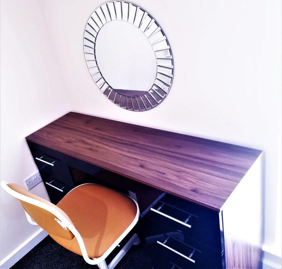 Salford Holiday Apartment Manchester Bagian luar foto