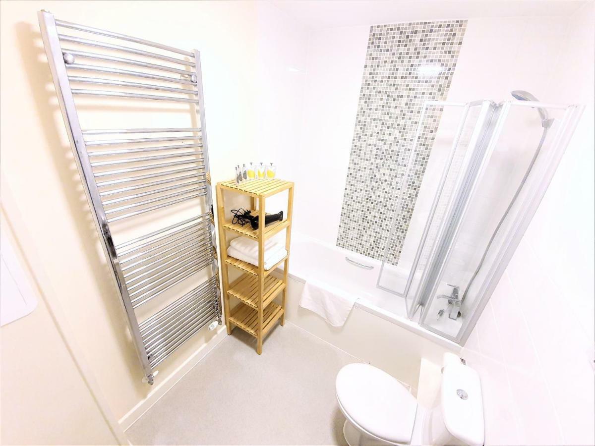 Salford Holiday Apartment Manchester Bagian luar foto
