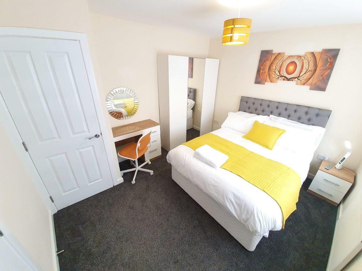 Salford Holiday Apartment Manchester Bagian luar foto