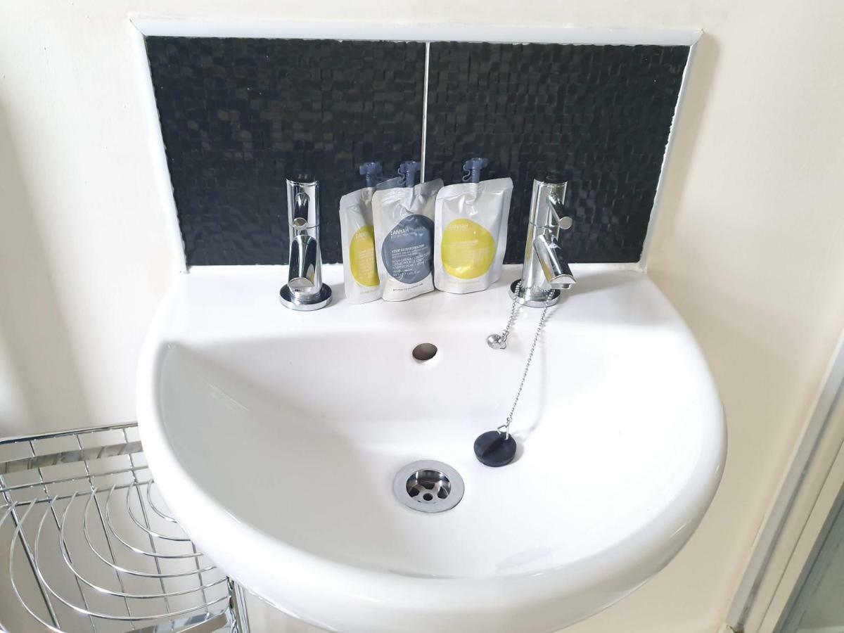 Salford Holiday Apartment Manchester Bagian luar foto