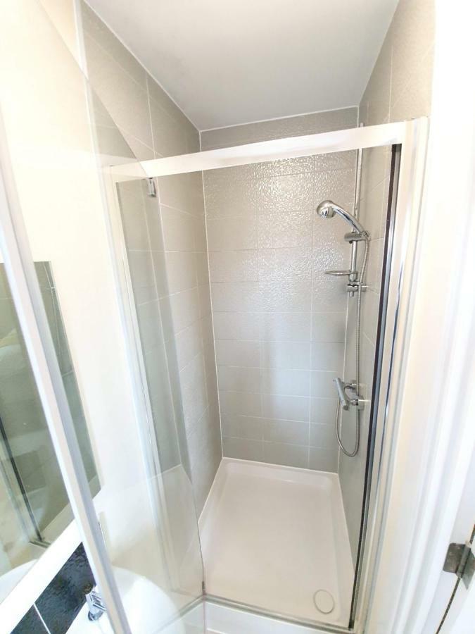 Salford Holiday Apartment Manchester Bagian luar foto
